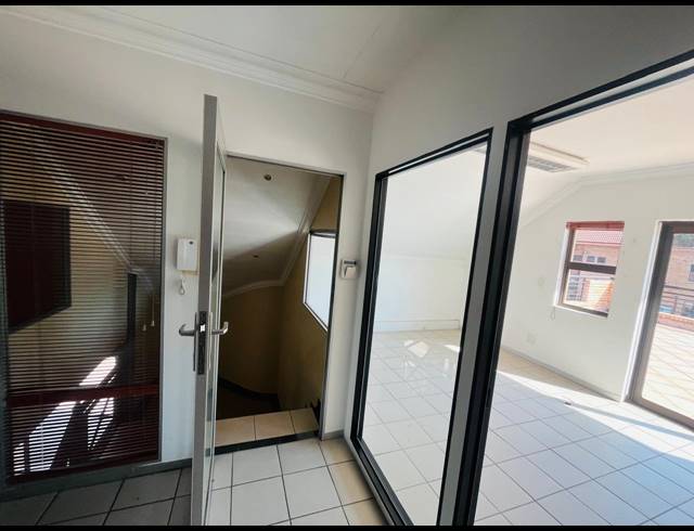 92M² OFFICE TO LET IN FOURWAYS